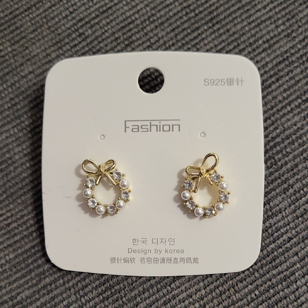 NWT Gold Bow Pearl Earrings